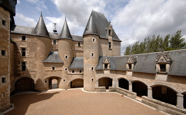 Château de Fougères-sur-Bièvre billetterie visite touristique monument-national mon- cse-by-ce-multi-entreprises avantage salarié réduction économie pouvoir d’achat