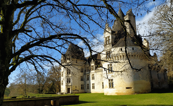 Château de Puyguilhem billetterie visite touristique monument-national mon- cse-by-ce-multi-entreprises avantage salarié réduction économie pouvoir d’achat