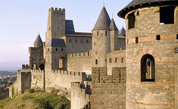 Château et remparts de la Cité de Carcassonne billetterie visite touristique monument-national mon- cse-by-ce-multi-entreprises avantage salarié réduction économie pouvoir d’achat